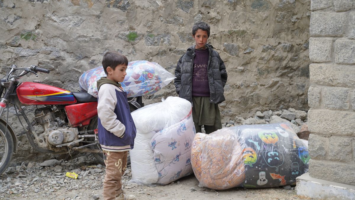 Blanket Distribution — Photo 7